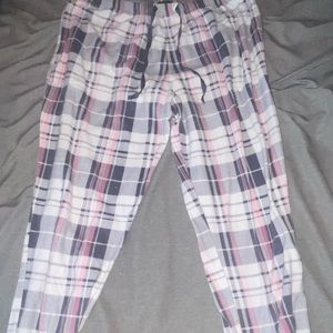 Simply Vera pink/grey pajama pants.